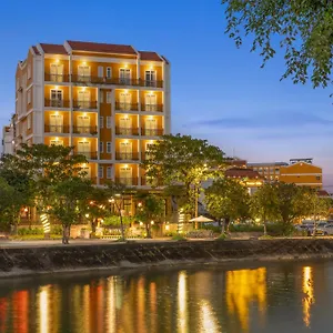 4* Hotel Royal Riverside &